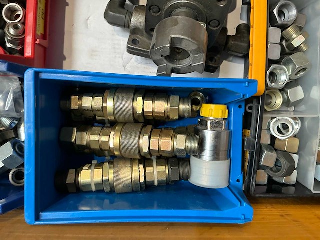 Partij hydraulische componenten - afbeelding 5 van  8