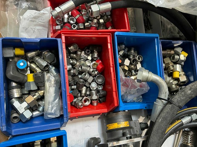 Partij hydraulische componenten - afbeelding 6 van  8