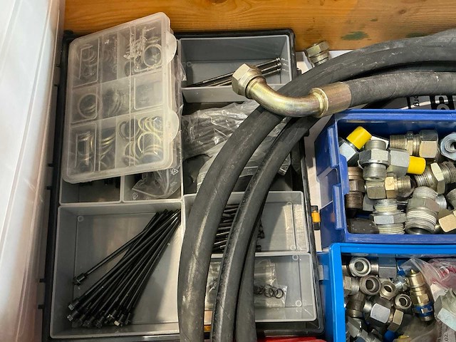 Partij hydraulische componenten - afbeelding 8 van  8