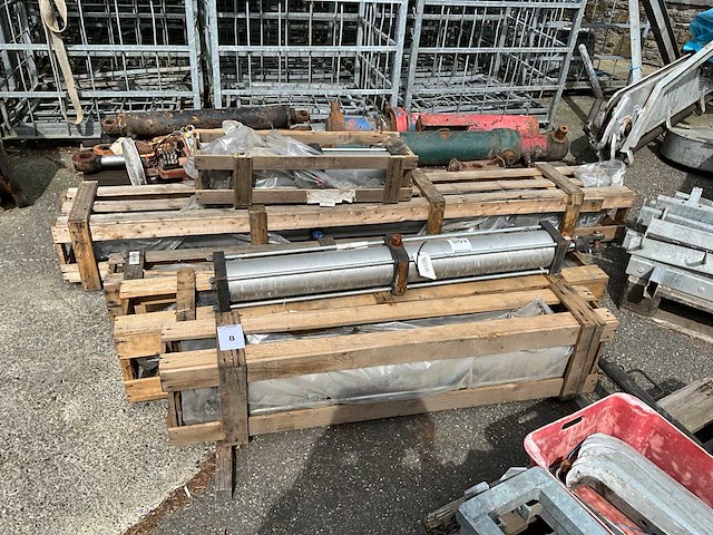 Partij hydraulische en pneumatische cilinders - afbeelding 1 van  11