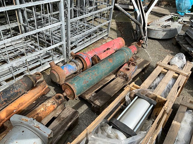 Partij hydraulische en pneumatische cilinders - afbeelding 11 van  11