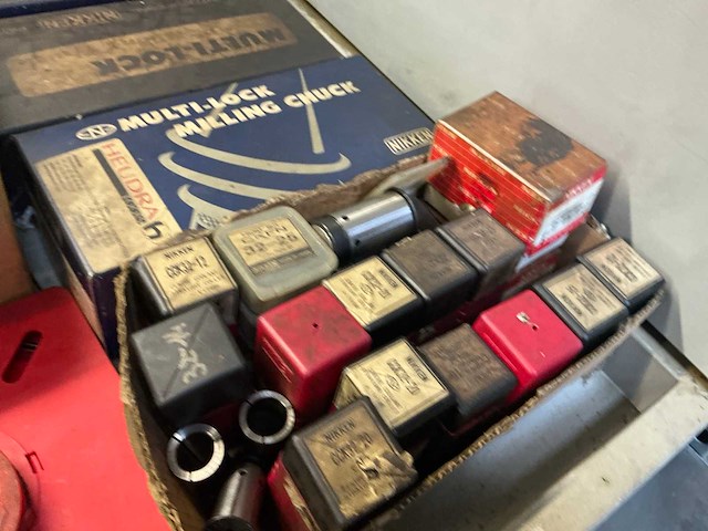 Partij hydraulische houders, spangereedschap en dikteplaatjes - afbeelding 3 van  7