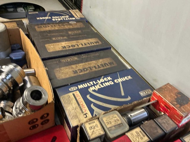 Partij hydraulische houders, spangereedschap en dikteplaatjes - afbeelding 4 van  7