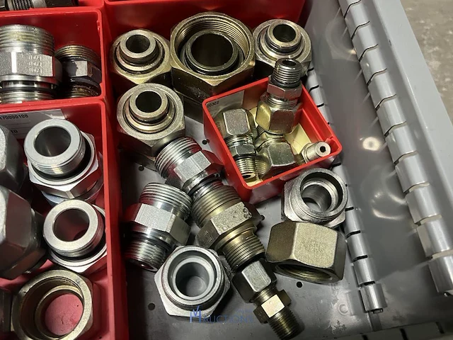 Partij hydraulische koppelingen en appendages - afbeelding 4 van  130