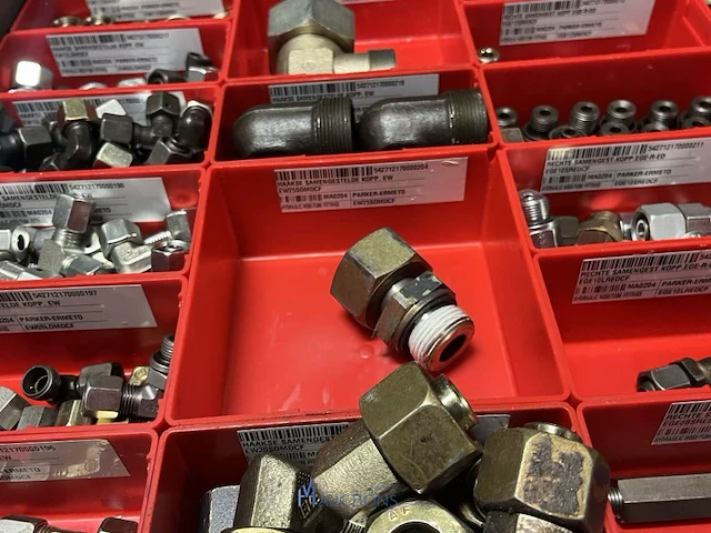 Partij hydraulische koppelingen en appendages - afbeelding 11 van  130