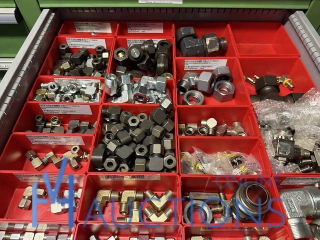 Partij hydraulische koppelingen en appendages - afbeelding 2 van  130