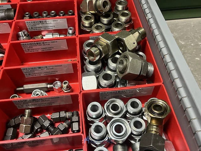 Partij hydraulische koppelingen en appendages - afbeelding 16 van  130