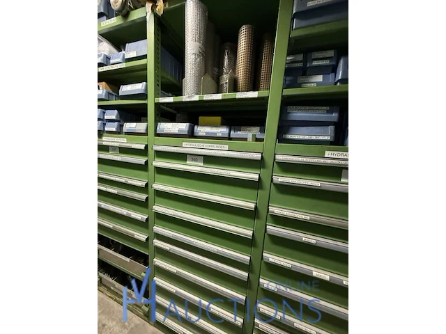 Partij hydraulische koppelingen en appendages - afbeelding 1 van  130