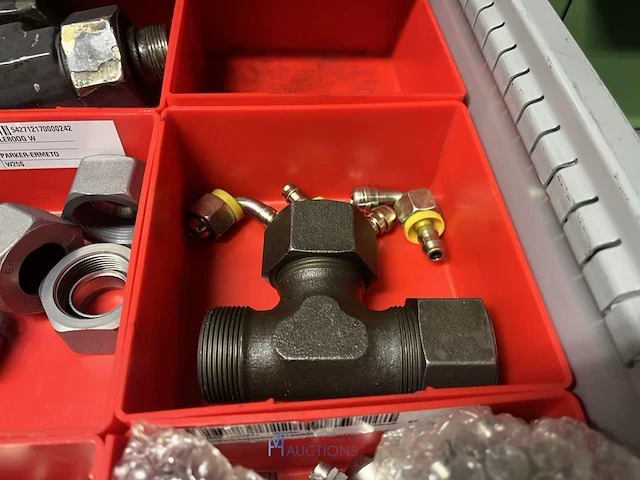 Partij hydraulische koppelingen en appendages - afbeelding 60 van  130