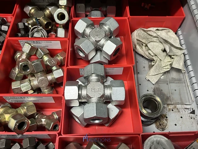 Partij hydraulische koppelingen en appendages - afbeelding 88 van  130