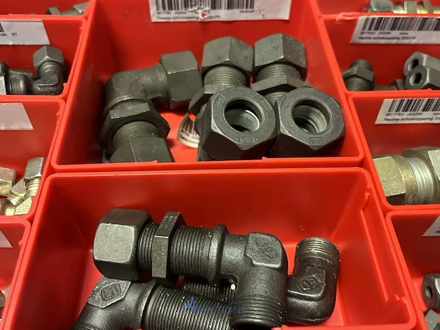 Partij hydraulische koppelingen en appendages - afbeelding 96 van  130