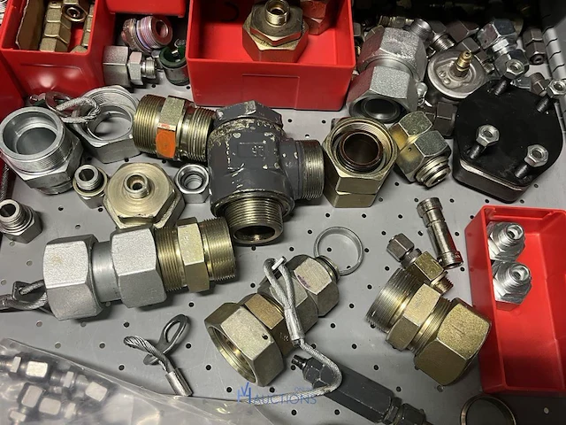 Partij hydraulische koppelingen en appendages - afbeelding 116 van  130