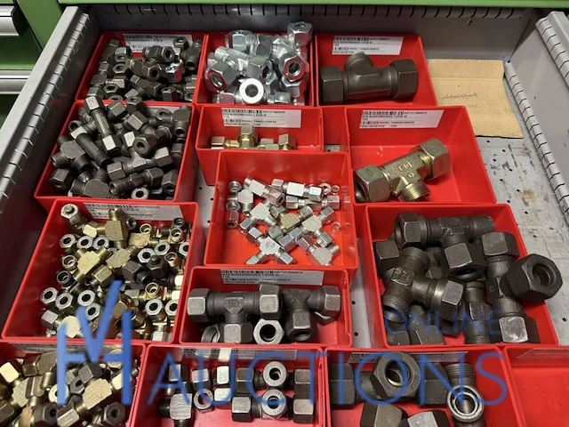 Partij hydraulische koppelingen en filters - afbeelding 16 van  16