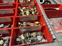Partij hydraulische koppelingen en slangen - afbeelding 8 van  120
