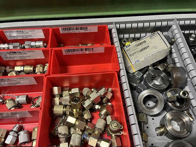 Partij hydraulische koppelingen en slangen - afbeelding 9 van  120