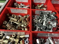 Partij hydraulische koppelingen en slangen - afbeelding 36 van  120