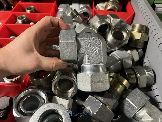 Partij hydraulische koppelingen en slangen - afbeelding 43 van  120