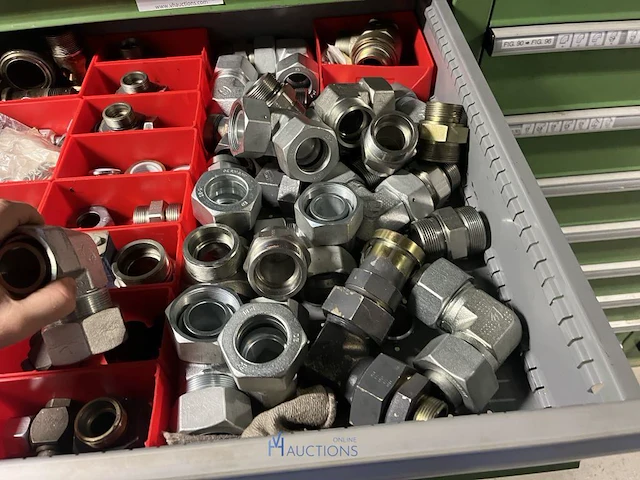 Partij hydraulische koppelingen en slangen - afbeelding 45 van  120