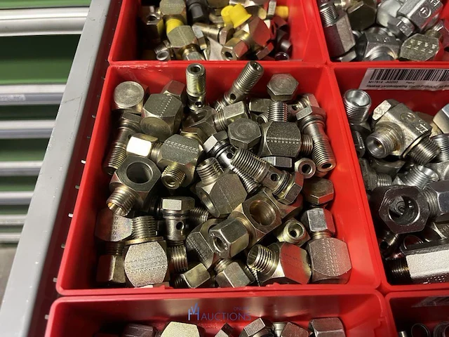 Partij hydraulische koppelingen en slangen - afbeelding 49 van  120