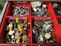Partij hydraulische koppelingen en slangen - afbeelding 50 van  120