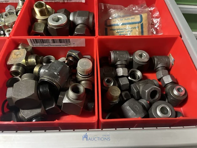 Partij hydraulische koppelingen en slangen - afbeelding 52 van  120