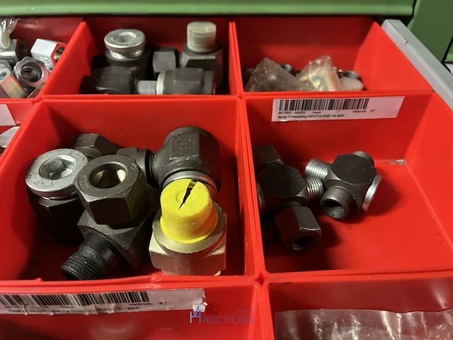 Partij hydraulische koppelingen en slangen - afbeelding 54 van  120