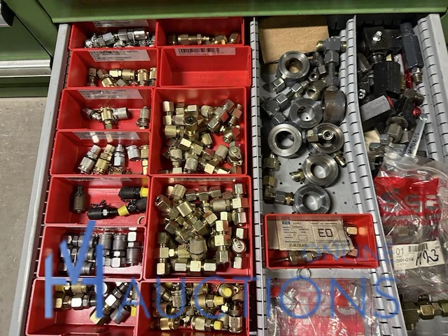 Partij hydraulische koppelingen en slangen - afbeelding 44 van  120