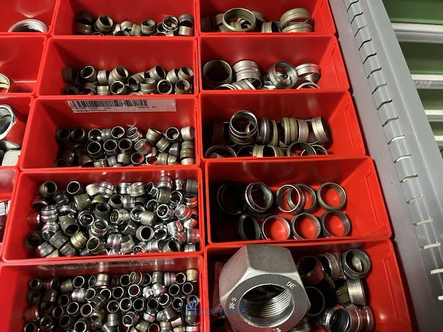 Partij hydraulische koppelingen en slangen - afbeelding 61 van  120