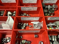 Partij hydraulische koppelingen en slangen - afbeelding 100 van  120