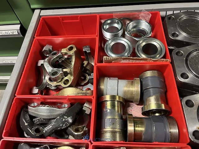 Partij hydraulische koppelingen en slangen - afbeelding 107 van  120