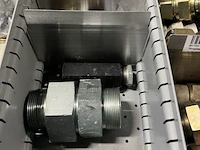 Partij hydraulische koppelingen en slangen - afbeelding 113 van  120