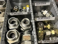 Partij hydraulische koppelingen en slangen - afbeelding 114 van  120