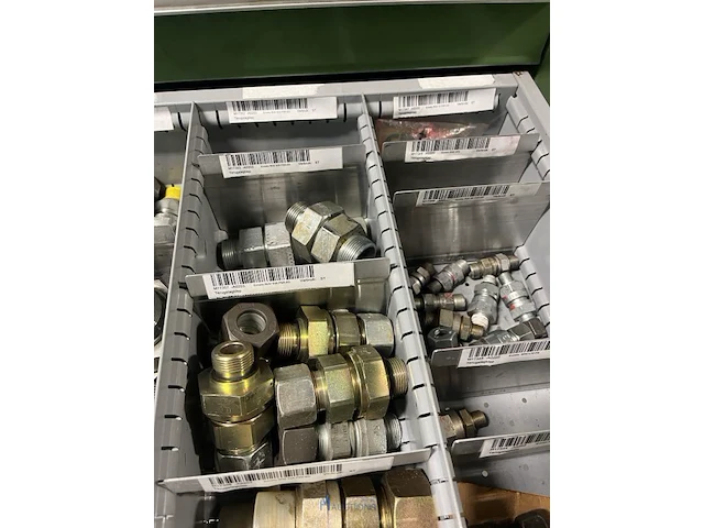 Partij hydraulische koppelingen en slangen - afbeelding 115 van  120