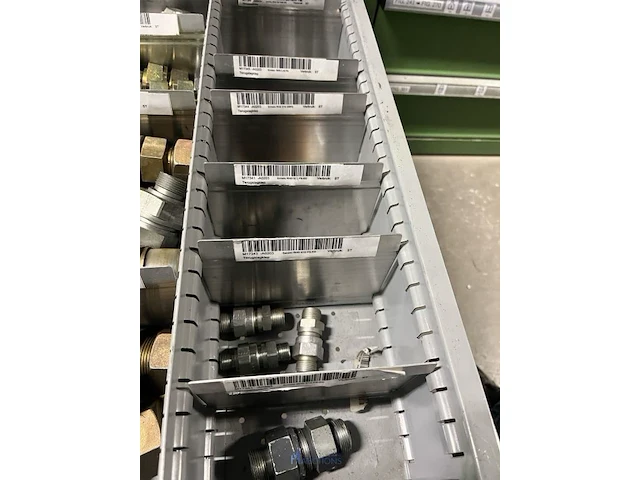 Partij hydraulische koppelingen en slangen - afbeelding 117 van  120