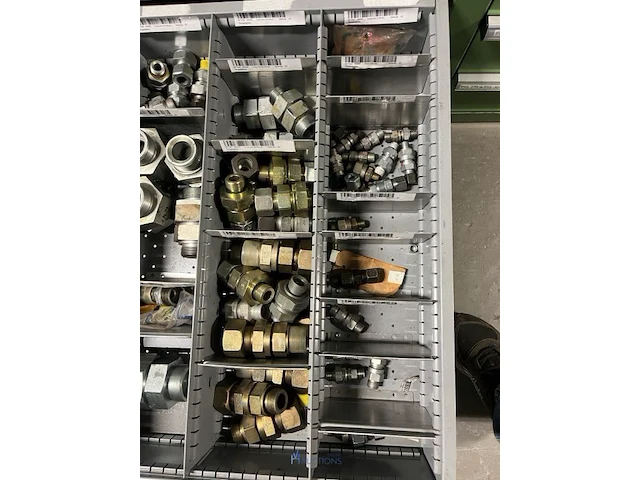 Partij hydraulische koppelingen en slangen - afbeelding 118 van  120