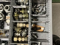Partij hydraulische koppelingen en slangen - afbeelding 118 van  120
