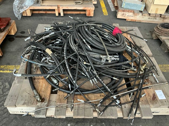 Partij hydraulische leidingen - afbeelding 1 van  2