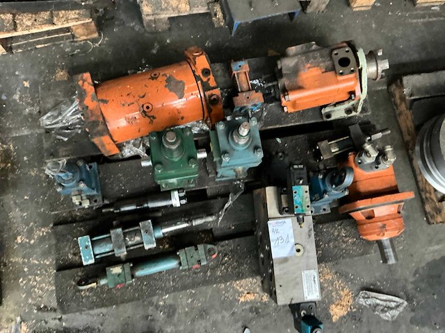 Partij hydraulische onderdelen - afbeelding 3 van  6
