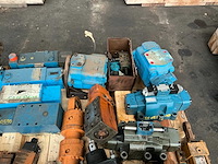 Partij hydraulische onderdelen - afbeelding 3 van  10