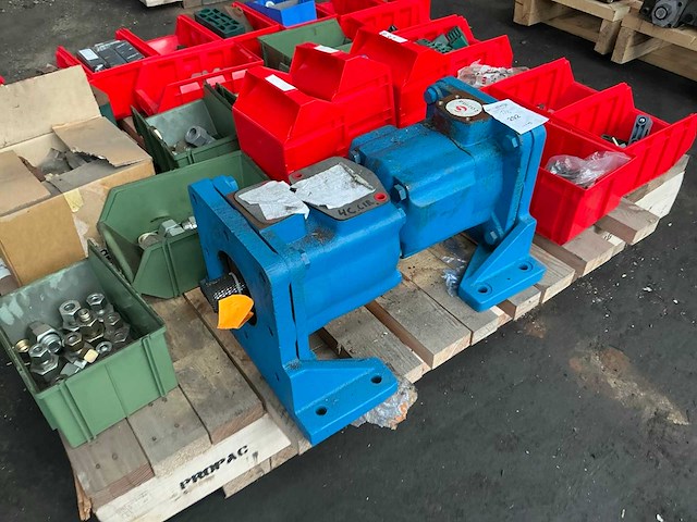 Partij hydraulische onderdelen - afbeelding 4 van  10