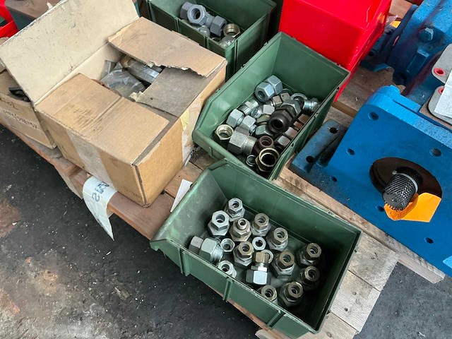 Partij hydraulische onderdelen - afbeelding 5 van  10