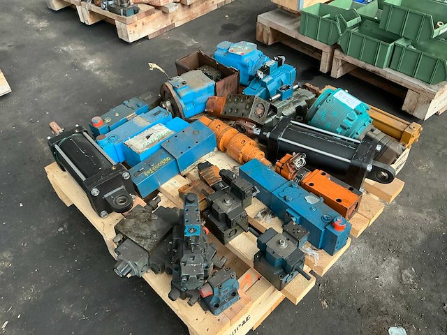Partij hydraulische onderdelen - afbeelding 9 van  10