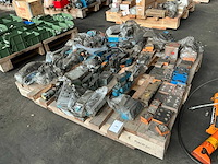 Partij hydraulische onderdelen - afbeelding 1 van  8