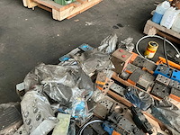 Partij hydraulische onderdelen - afbeelding 5 van  8