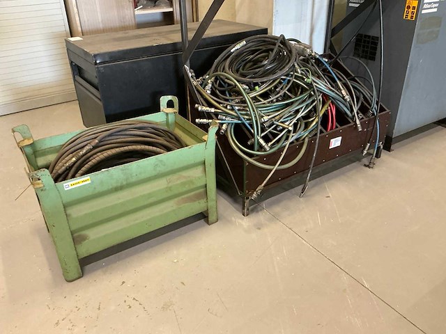 Partij hydraulische slangen - afbeelding 1 van  2