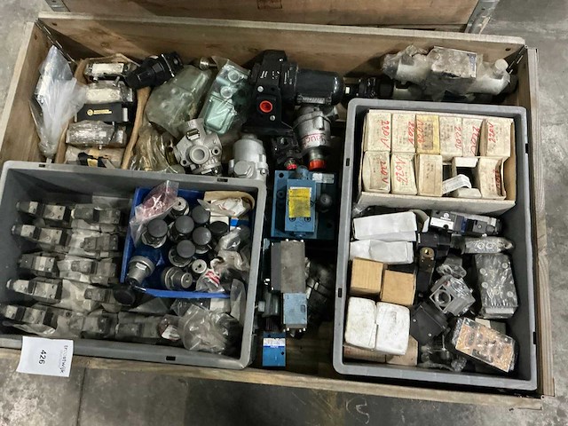 Partij hydraulische spare parts - afbeelding 1 van  6