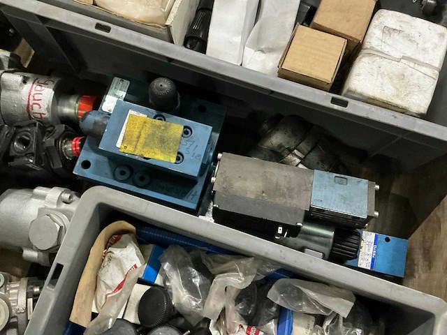 Partij hydraulische spare parts - afbeelding 5 van  6