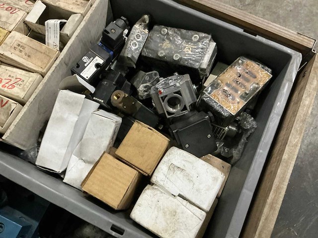 Partij hydraulische spare parts - afbeelding 6 van  6