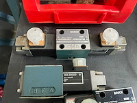 Partij hydraulische ventielen en stuurblokken - afbeelding 4 van  7