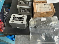 Partij hydraulische ventielen en stuurblokken - afbeelding 7 van  7